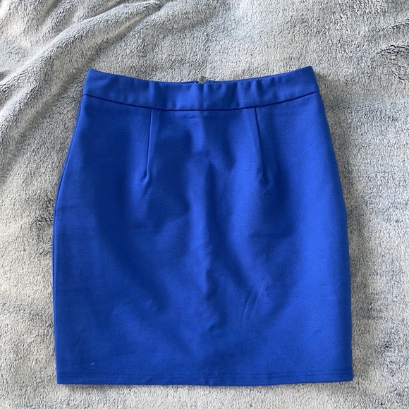 Superdown Tina Skirt Set in Cobalt Blue - Picture 6 of 8
